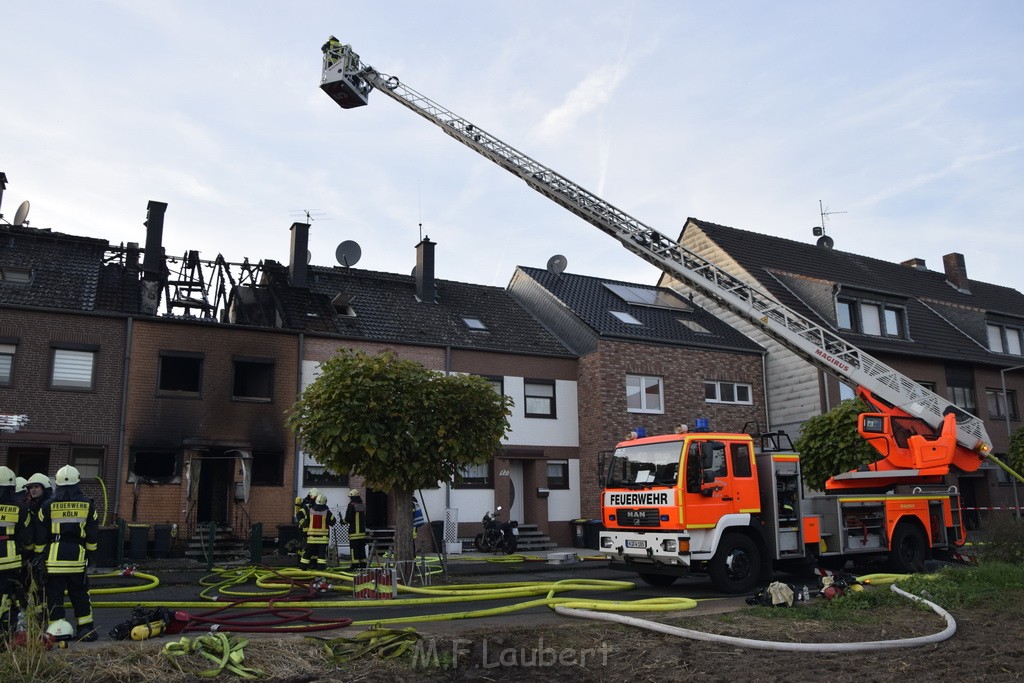 Feuer 2 Vollbrand Reihenhaus Roggendorf Berrischstr P076.JPG - Miklos Laubert